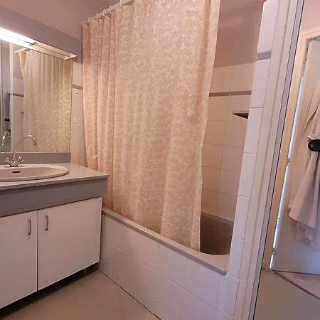 Centre, Proche Mer, 2 Chambres, Parking, 1er Etage - Fr-1-673-18 *