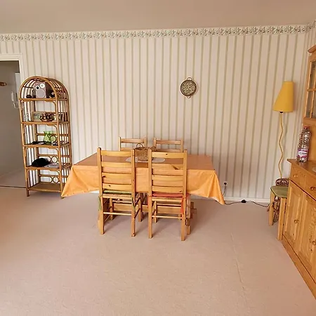 Centre, Proche Mer, 2 Chambres, Parking, 1er Etage - Fr-1-673-18 *
