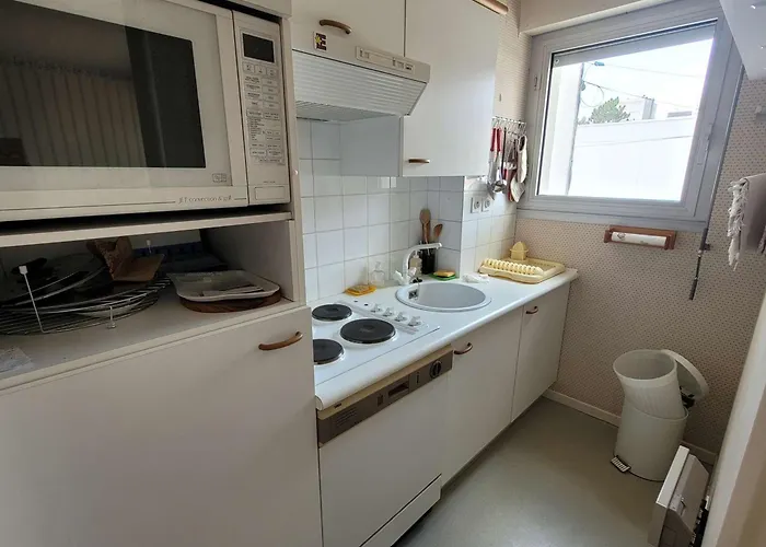 Appartement Centre, Proche Mer, 2 Chambres, Parking, 1er étage - Fr-1-673-18 *