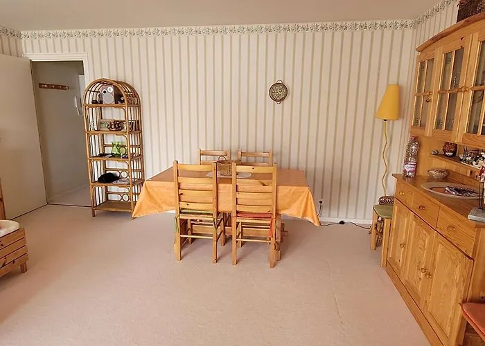 Centre, Proche Mer, 2 Chambres, Parking, 1er étage - Fr-1-673-18 *