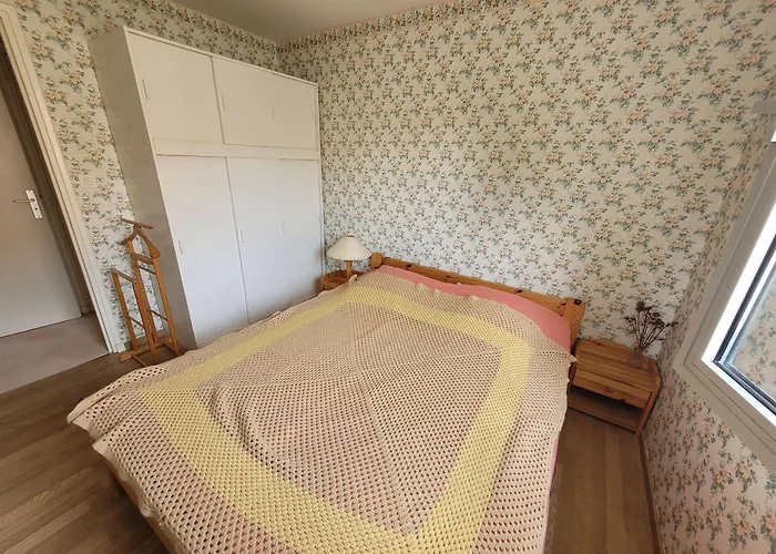 Appartement Centre, Proche Mer, 2 Chambres, Parking, 1er étage - Fr-1-673-18 *